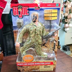 2000 Hasbro 12" G.I. Joe Scouts and Raiders Demolition Expert Action Figure